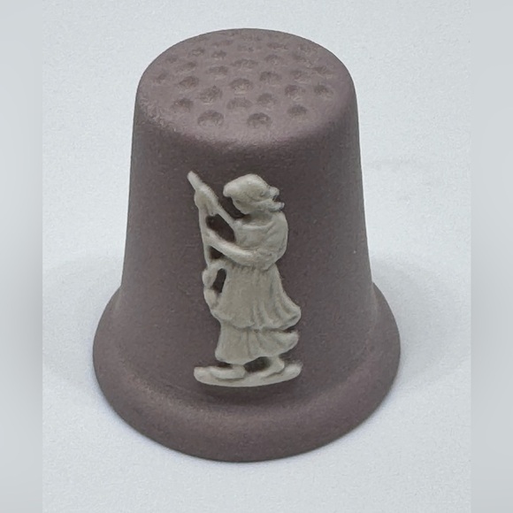 Wedgwood Lilac Jasperware The Spinner Collectible Thimble J1000T - Picture 4 of 4